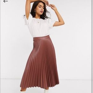 Faux leather pleated skirt
